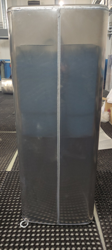 Алюминиевый топливный бак 750 л. со ступенкой (№ 741075)